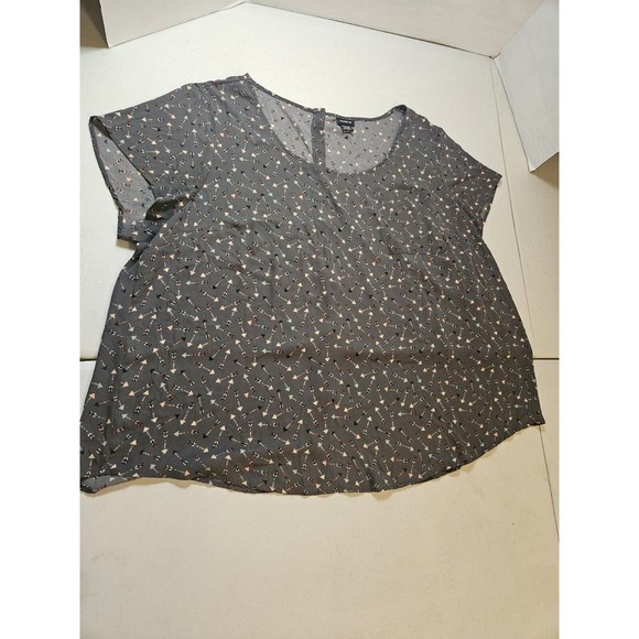 Torrid Abbey Arrow Georgette Button Back Blouse Plus Size 5 5XL Grey - Picture 1 of 5